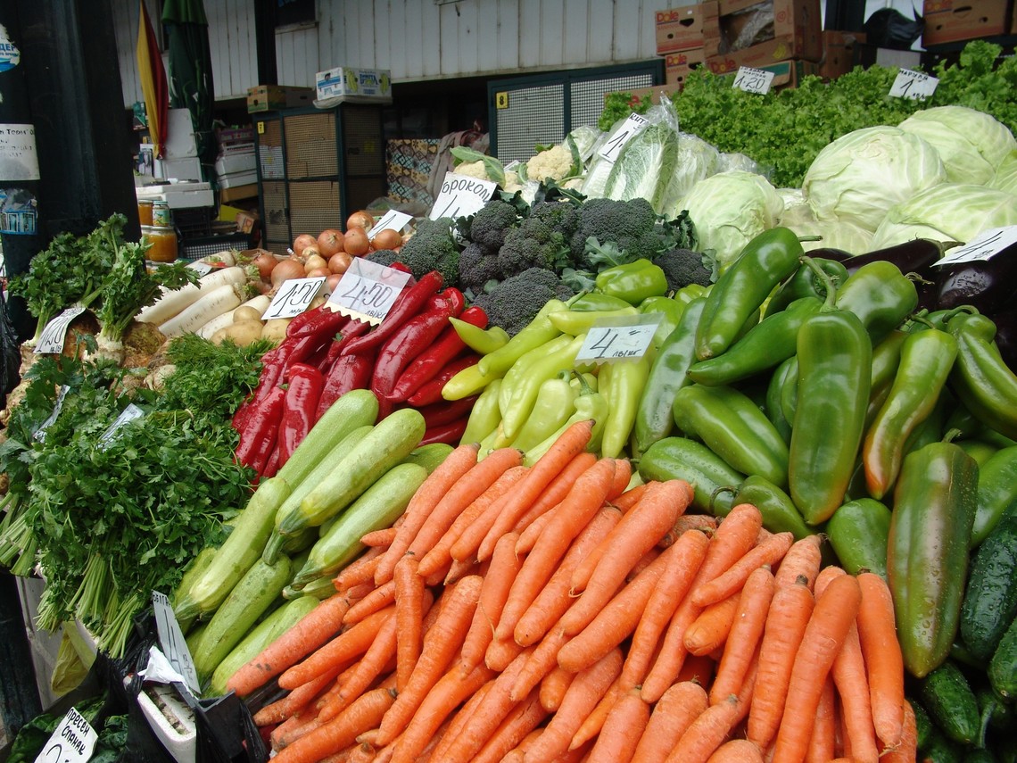 Куплю овощи свежие. Овощи на рынке. Ярмарка овощей и фруктов. Овощи и фрукты на рынке. Овощной рынок.